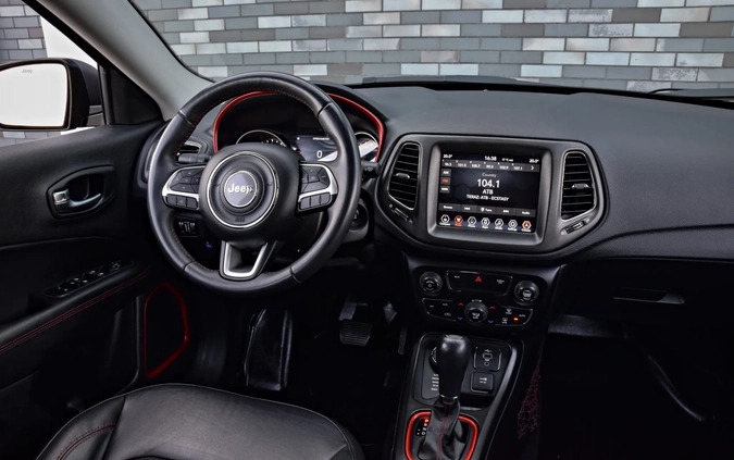 Jeep Compass cena 84900 przebieg: 90000, rok produkcji 2019 z Sochaczew małe 781